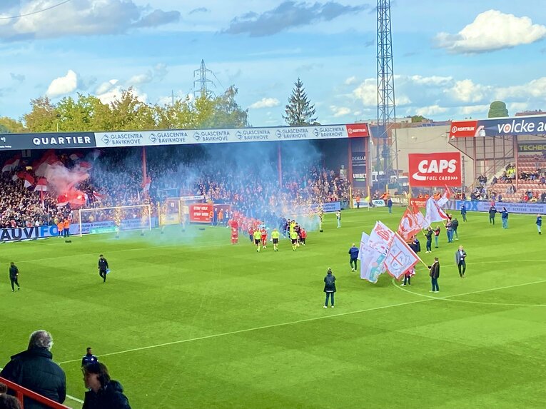 田中聡が戦ったダービーマッチの様子　©Atsushi Iio