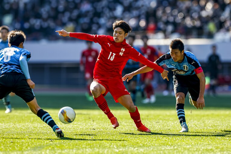 22年度の高校サッカー選手権を沸かせた福田師王もJを経由せずドイツへと渡った　©Kiichi Matsumoto