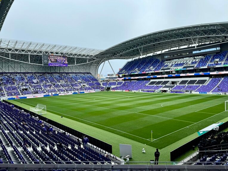 バックスタンド側コーナーフラッグ付近からの風景　©Atsushi Iio