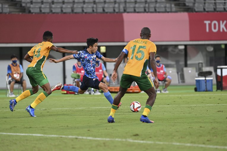 GKにフォームが見えづらい体勢を保ちながら、ゴール左ポストを狙いシュートへ　©JMPA