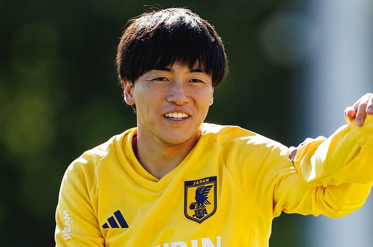 朗らかな笑顔を見せる日本代表アタッカー相馬勇紀。彼を育てた指導者たちに秘話を聞いた ／ photograph by Kiichi Matsumoto