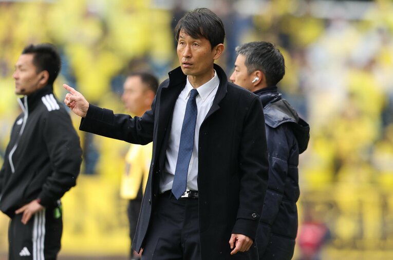 今季からアビスパ福岡の監督に就任した金明輝（43歳） ／ photograph by J.LEAGUE