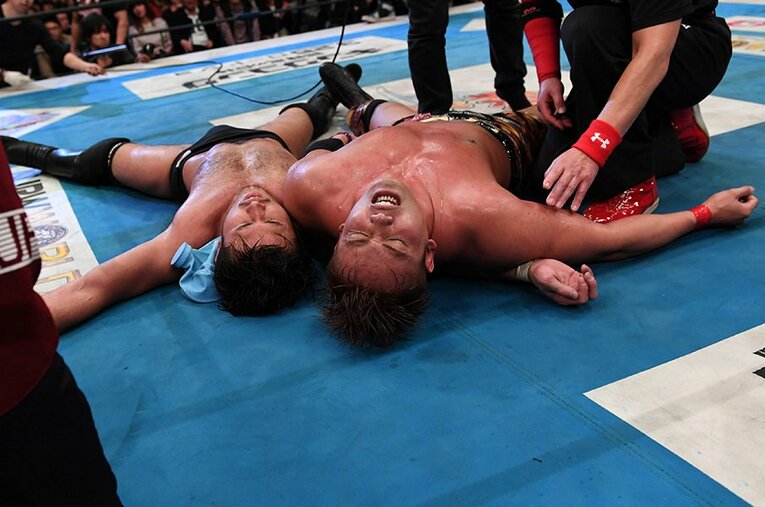 全身全霊をかけて戦ったオカダと柴田。果たしてこの試合に本当の勝者がいたのか否か……。 ／ photograph by Essei Hara