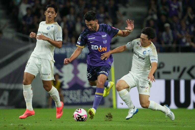 シュートを狙うアルスラン　©Masashi Hara