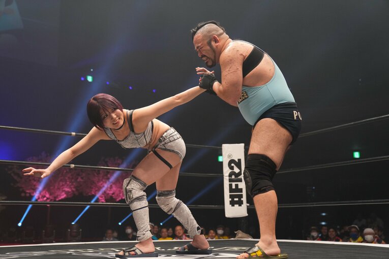 「お前、あの騒動があったのによく来たな」“今のプロレス批判”で炎上した前田日明に、ウナギ・サヤカがモノ申した真意「ぶん殴られようが…」(15)