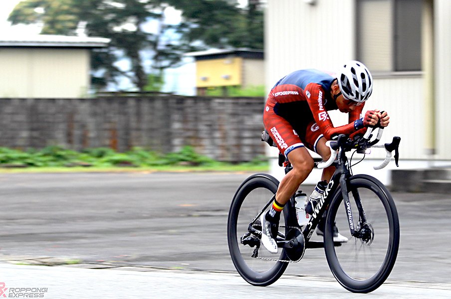 日本縦断の自転車ギネス記録は 最高効率の走りと 神風 が生んだ 自転車 Number Web ナンバー