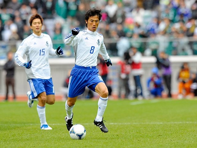  - 藤田俊哉引退試合ユニフォーム #10藤田俊哉 M 両チームフルサイン入り 40歳で現役引退を決断した藤田俊哉。Jの先駆者が描く次なるビジョンと