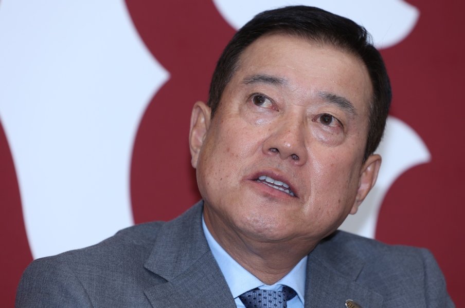 《直撃インタビュー》巨人・原辰徳監督に聞く「なぜ9月に大失速?」「中5日ローテーションへの批判をどう思う?」<Number Web> photograph by Sankei Shimbun