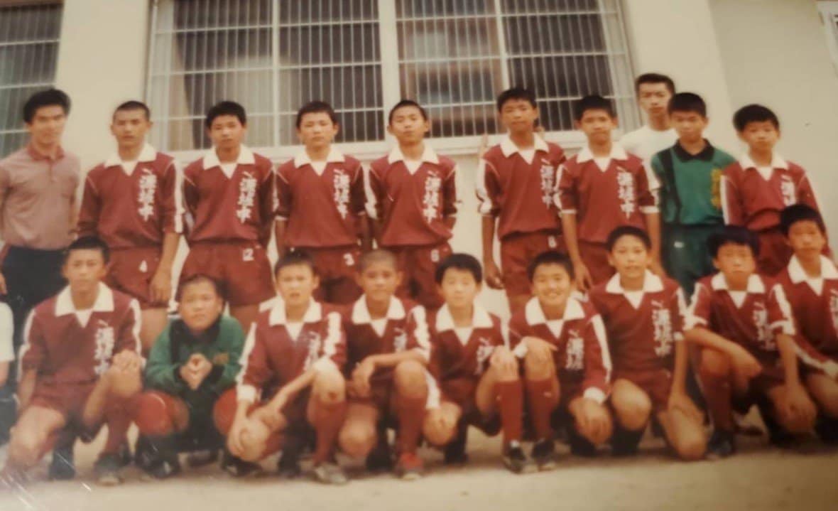 写真は深堀中サッカー部時代の森保（後列・中央）。初代キャプテンを務めた