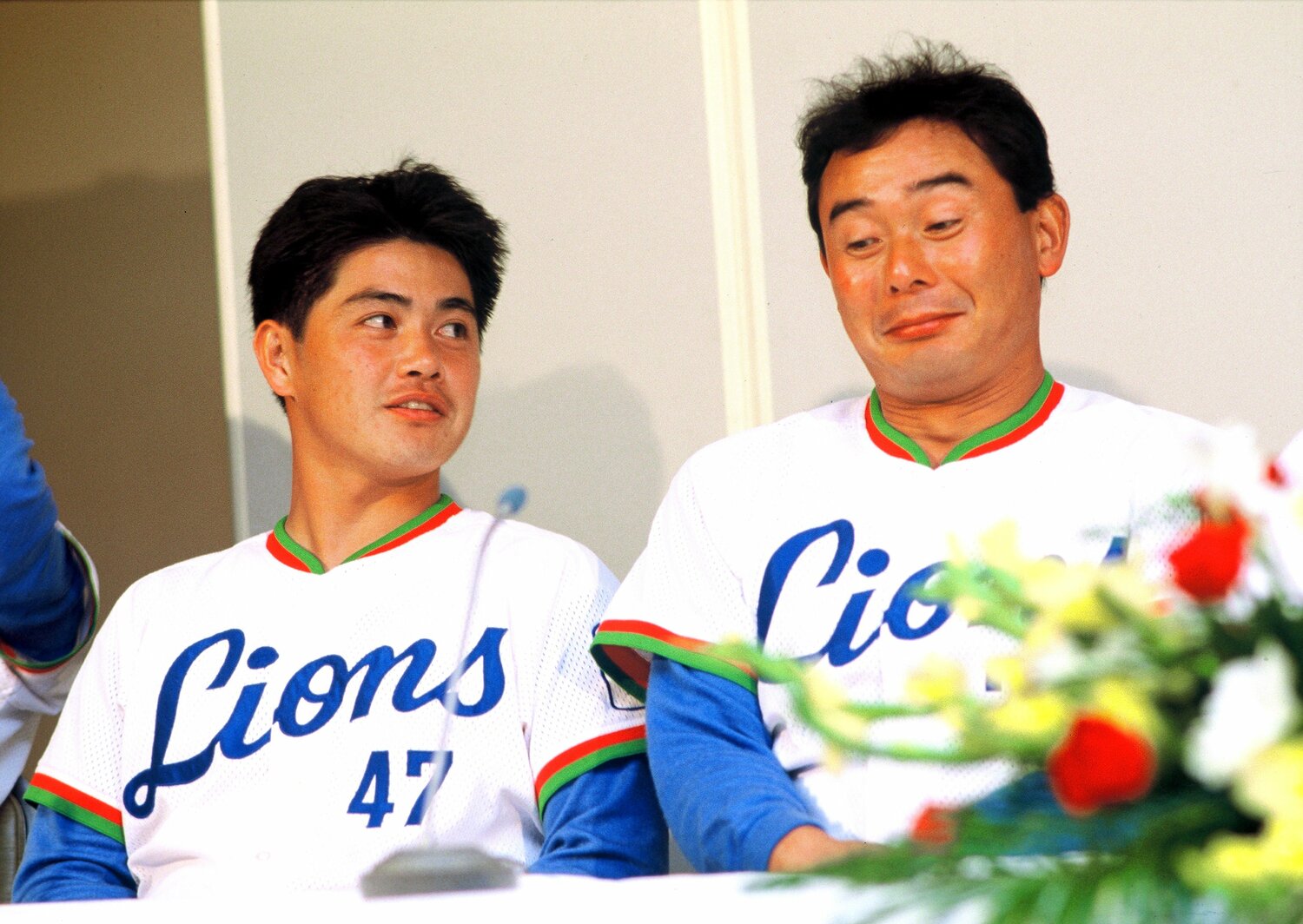 現役時代の工藤公康。右は東尾修（1988年撮影） ©Naoya Sanuki