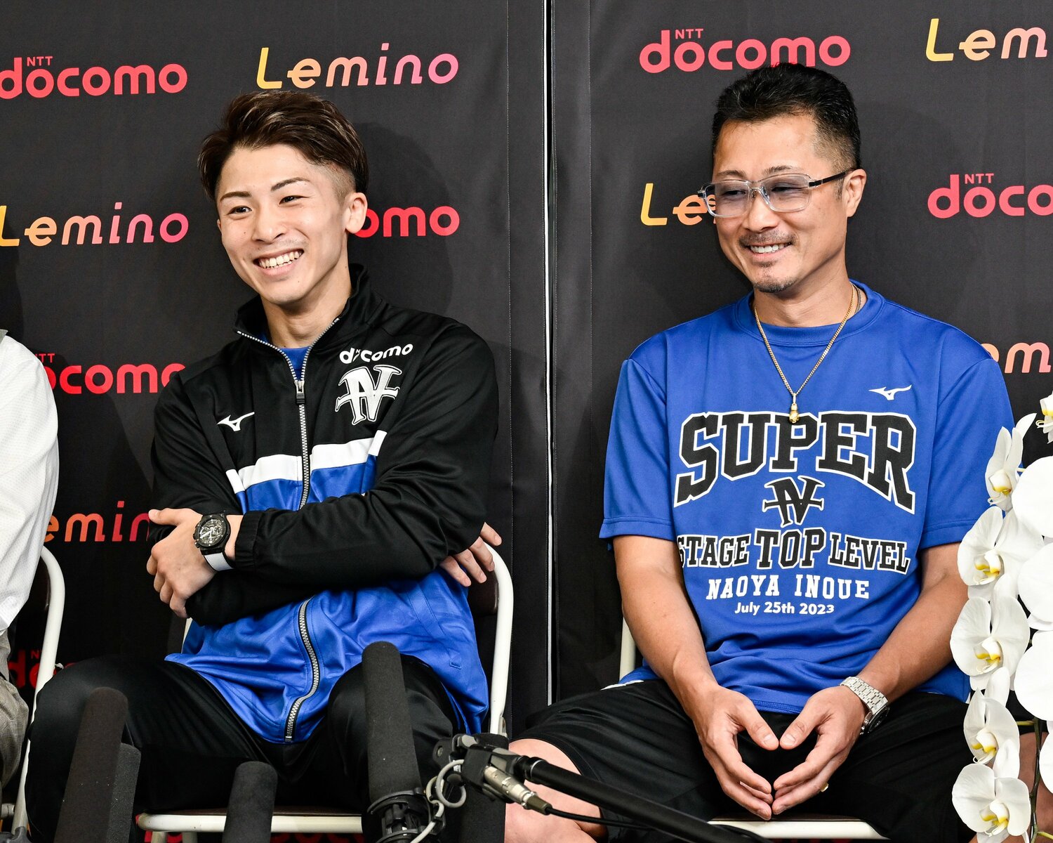 一夜明け、笑顔で会見出席した井上尚弥と父・真吾トレーナー　©︎Hiroaki Yamaguchi