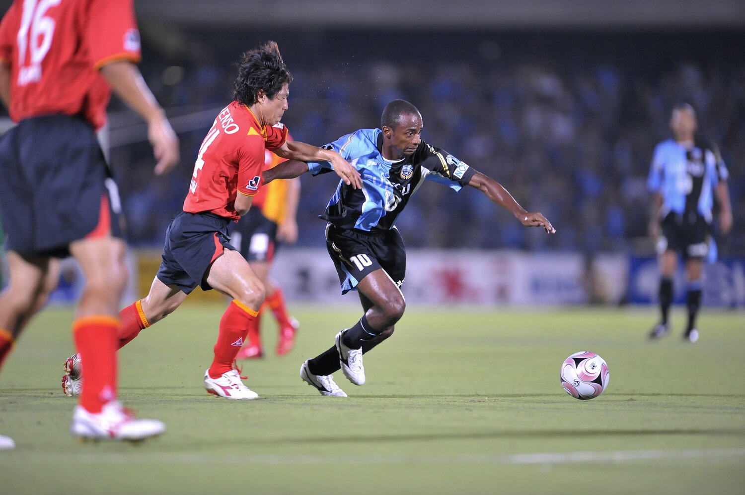 2008年グランパス戦でのジュニーニョ ©Tamon Matsuzono