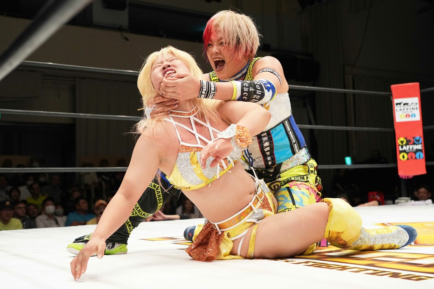 ビクトリア弓月を拷問攻めにする高橋奈七永　©Essei Hara