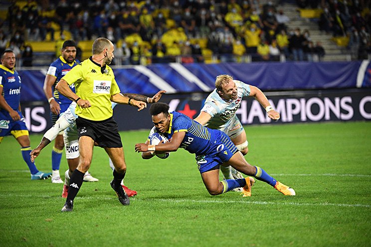 解説者も興奮させる移籍後トライ。着実にチームの信頼をつかんでいる　©︎PRESSE SPORTS/AFLO