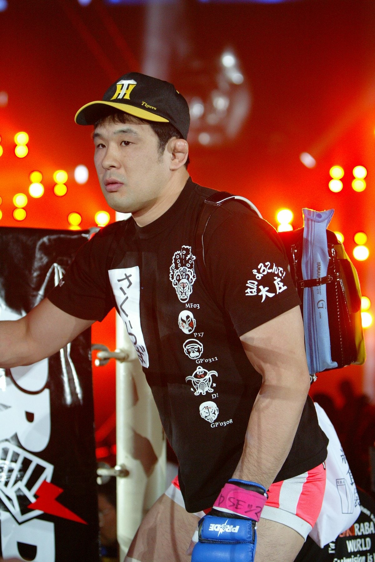 ランドセルを背負った小学生のコスプレでリングイン。ユニークなアイデアの数々でファンを魅了した