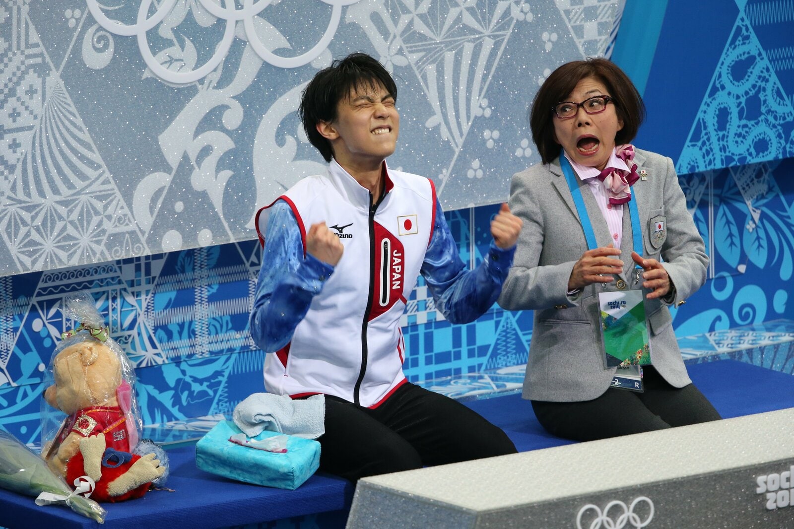 ソチ五輪で羽生結弦はショートで100点超えの快挙。隣の小林さんの表情は大きな話題に　©JMPA