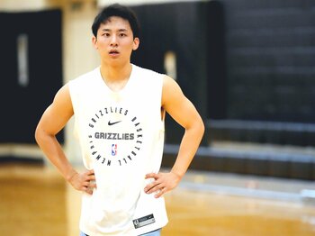 「英語もスムーズだけど…」河村勇輝がNBA記者を感心させた言動とは？「カワムラは才能があるよ」今季は“下部リーグ行き濃厚”も笑顔なワケ＜Number Web＞ photograph by AP/AFLO