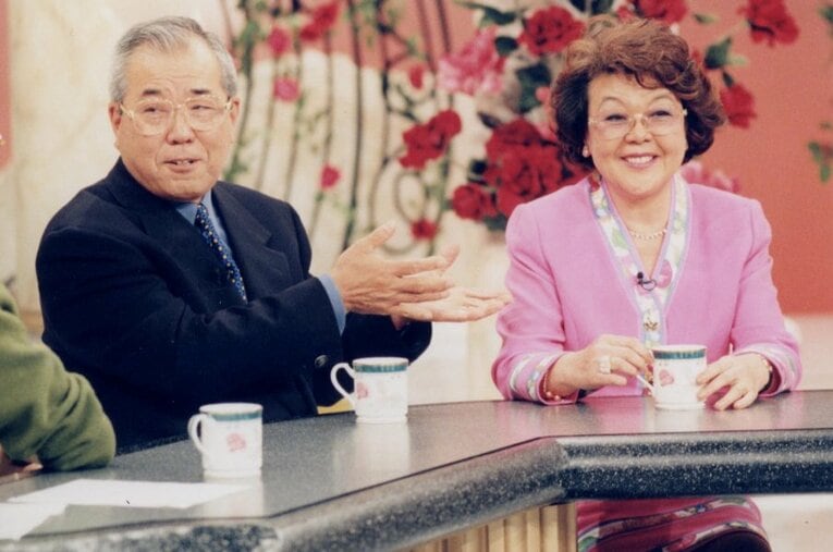 野村克也と沙知代夫人（写真は90年代、ヤクルト監督時代） ／ photograph by Sankei Shimbun