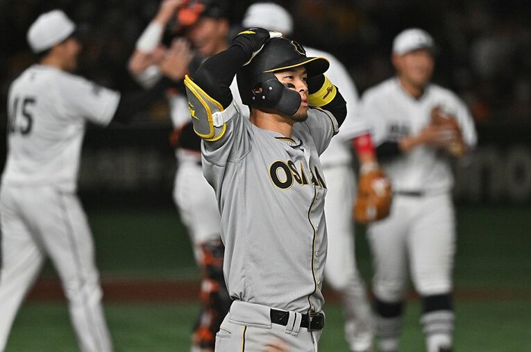 佐藤輝明のハーフライナーにギャンブルスタートの近本光司が戻れず併殺ゲームセットなど、阪神は流れに乗れていない ／ photograph by Hideki Sugiyama