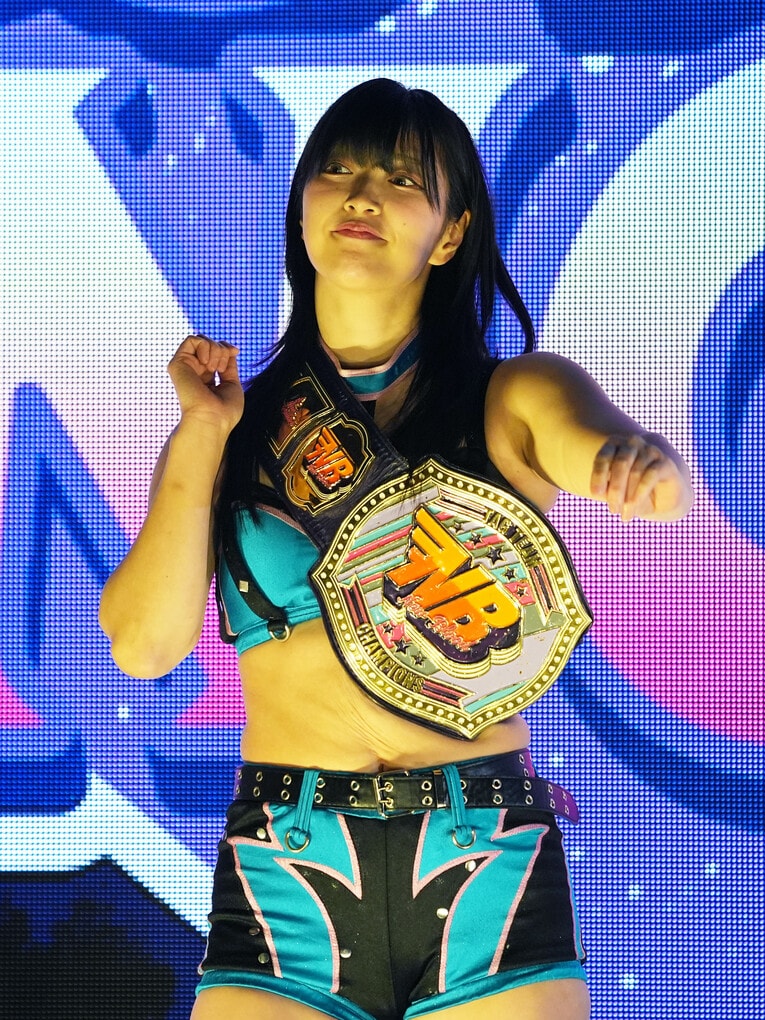 入場するさくらあや　©Essei Hara