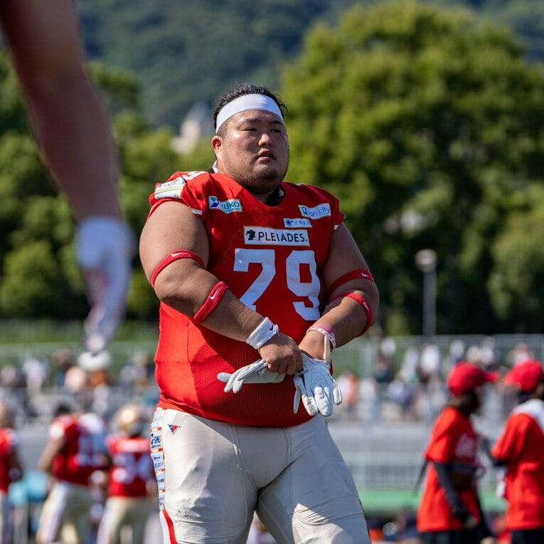 これだけの体躯でも、元力士の俳優との稽古では最初は苦戦したという／チーム提供