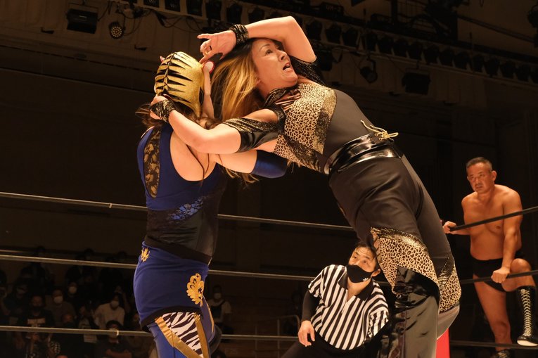 タイガー・クイーンと師匠でもあるジャガー横田の直接対決　©Norihiro Hashimoto