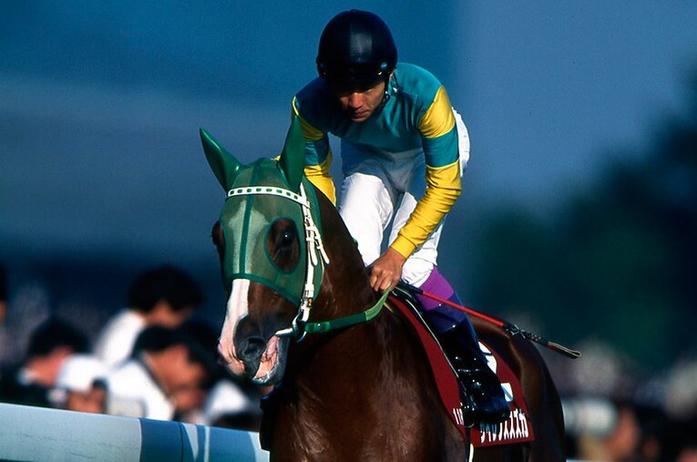 98年毎日王冠での武豊とサイレンススズカ。あまりに鮮やかな“逃げ”は競馬ファンの記憶に残り続けている ／ photograph by Bungeishunju