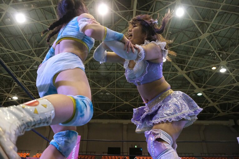 「可憐ですねぇ」人気女子レスラー・安納サオリに観客もウットリ…初の凱旋大会に滋賀が沸いた日「“絶対不屈彼女”は泣かないんです」(35)