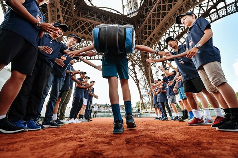 エッフェル塔の下にクレーコートが出現。「未来のエース」が繰り広げた熱い戦い。(3)