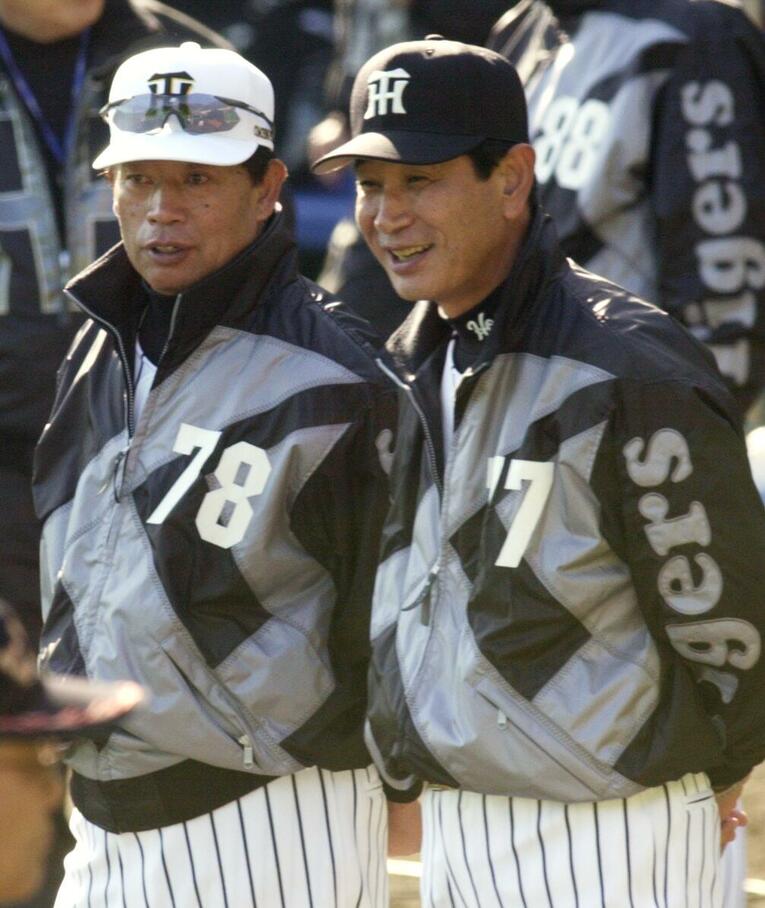 名タッグとして知られる島野育夫と星野仙一。阪神監督に就任した際、星野は島野をヘッドコーチとして呼んだ ©JIJI PRESS