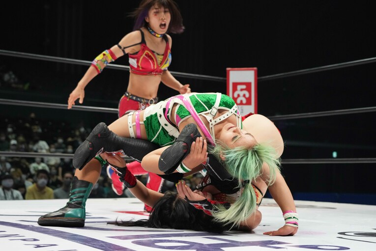 スターダム屈指の肉体派レスラー・飯田沙耶25歳の運命を変えた“推しと筋肉”「もう、制御しなくていいんだ」《特別グラビア》(33)