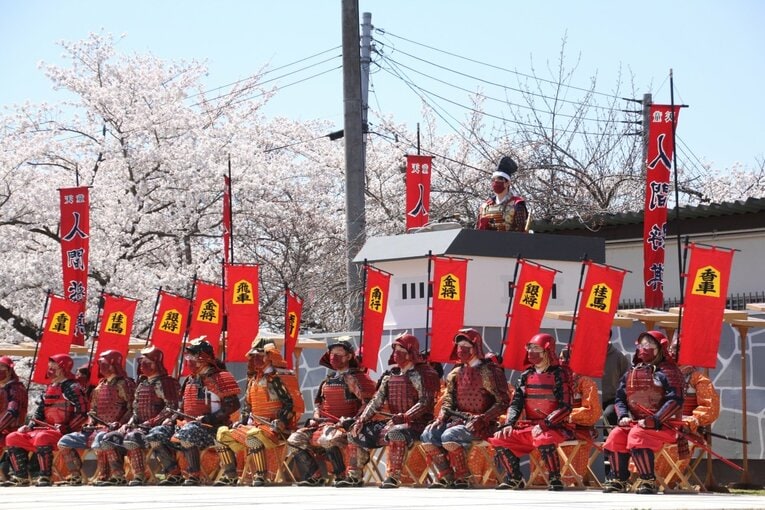 藤井聡太竜王「大変参考になったで“ござる”」初出演した《人間将棋》を現地取材… 観る将マンガ家が超楽しんで描いてみた(55)