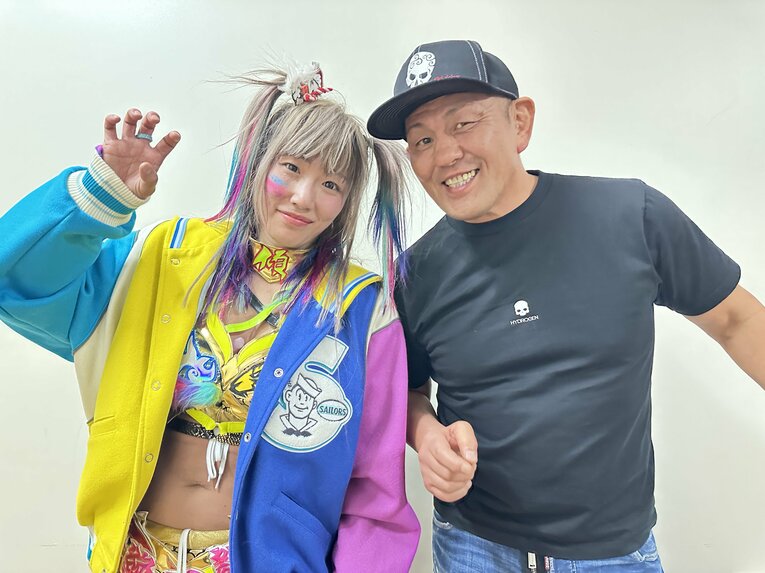 自主興行を終えたウナギ・サヤカと鈴木みのる　©Norihiro Hashimoto