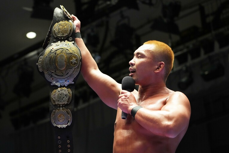 三冠ベルトをアメリカTXTのリングに持っていくと宣言した中嶋勝彦　©Essei Hara