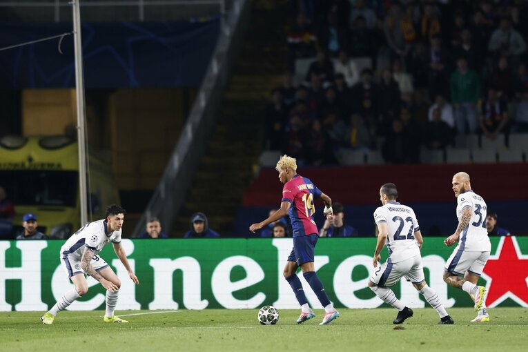 「日本代表戦で解任された監督」がバルサ再建…才能覚醒ヤマル17歳に引退撤回ベテランGKの涙「失点が多くて危うい」のにマドリー撃破2冠のナゼ(8)