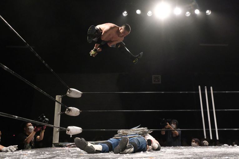 デスマッチファイター・ドリューは血がドクドク流れても試合を止めなかった 「ケガある、傷ある。でもやる。大好きだから」(53)