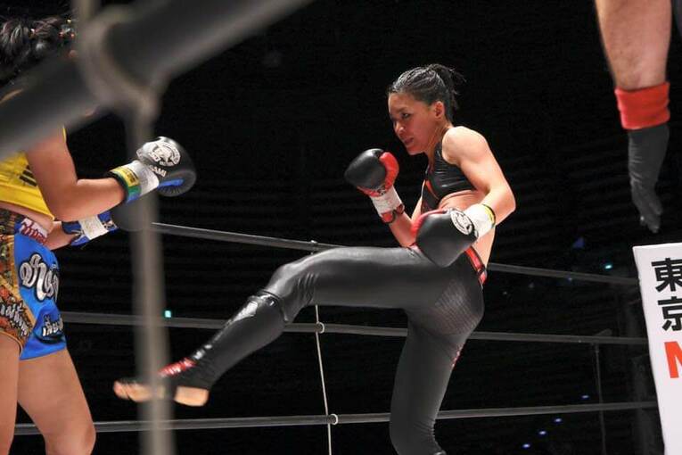 シュートボクシングで女子フライ級初代チャンピオンだった高橋さんの現役時代（本人提供）