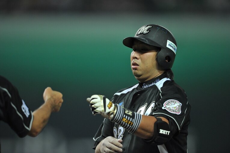 ロッテ時代の里崎©Hideki Sugiyama