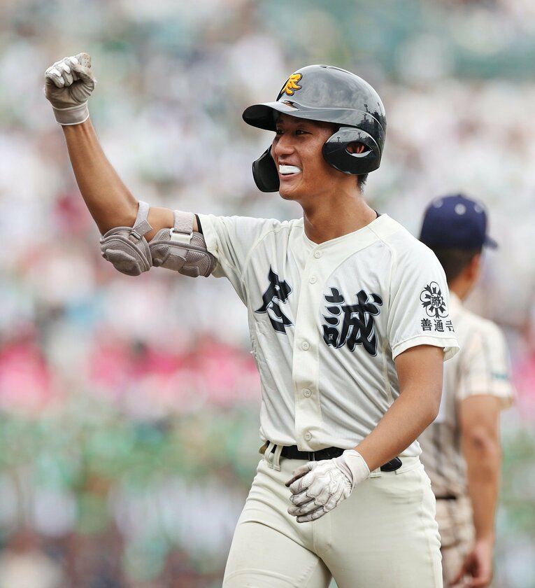 投打に活躍した尽誠学園の広瀬。実は大阪出身でもある　©JIJI PRESS