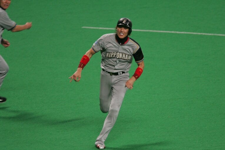 二塁から一気にホームイン　©︎Hideki Sugiyama