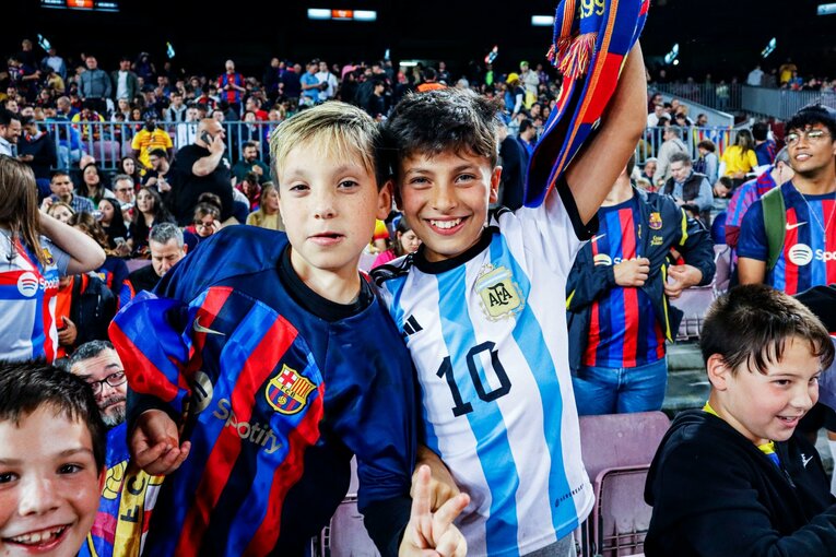 今季9点目！ 久保建英が凄まじい「バルサ撃破ドリブル、ブスケッツ退団・優勝セレモニーが同時に」カメラマンが見た“美しいカンプノウの夜”(66)