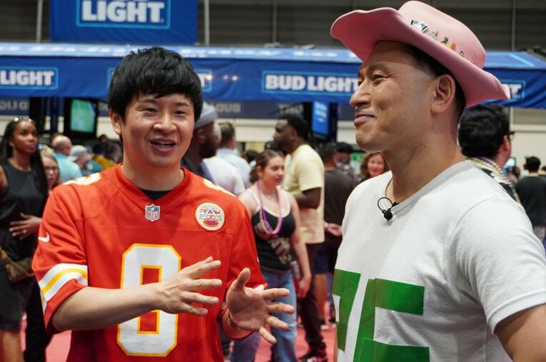 5年ぶりのスーパーボウル現地取材に赴いたオードリーの2人。若林はM-1の審査員に抜擢されるなど波乱の年末からの「国外逃亡」 ／ photograph by Hiroshi Ichino