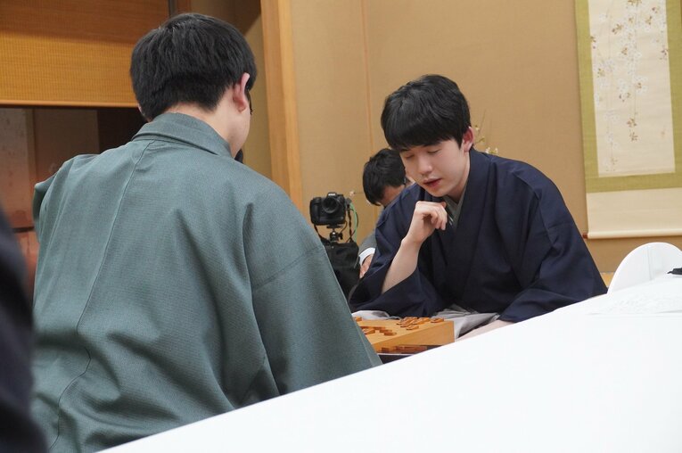 激闘後、2人は笑顔だった…映像では伝わり切らない名人戦第1局、2人の表情（10枚超）　©NumberWeb