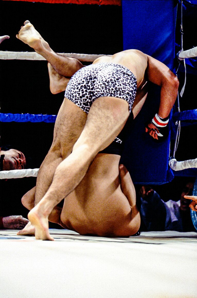 大石の腕ひしぎ三角固めが完璧にセットされる　©Susumu Nagao