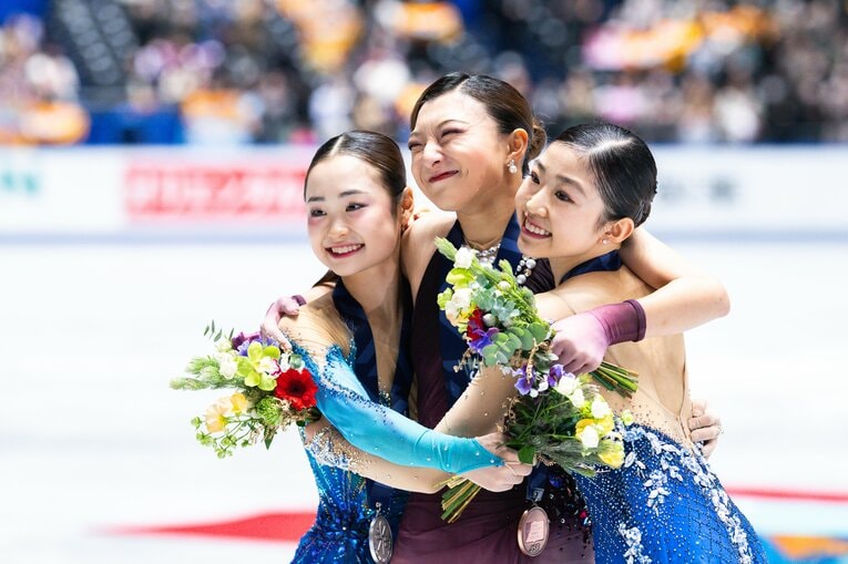 左から、2位島田麻央、1位坂本花織、3位千葉百音