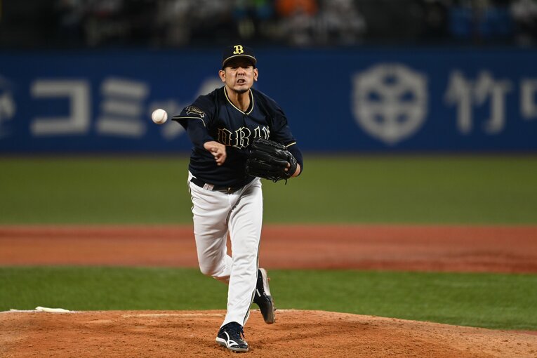 比嘉のサイドスローが要所で効いた　©Naoya Sanuki