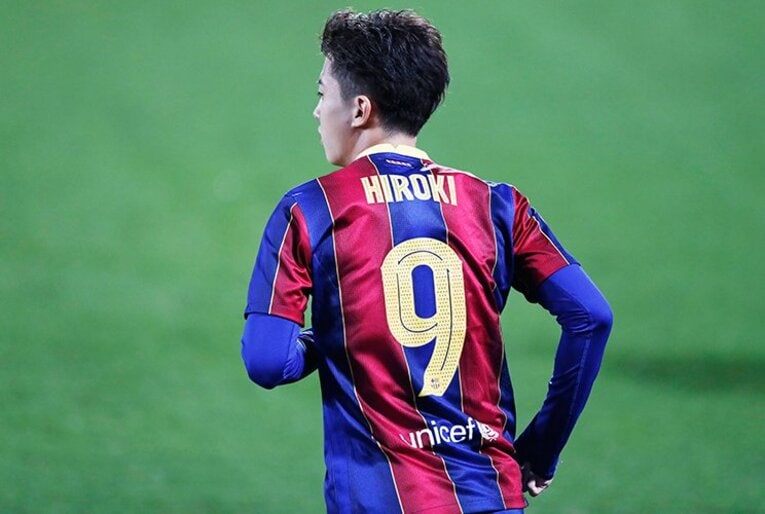 安部裕葵、大ケガから復活＆バルサBの9番に！ 最新プレーとマシア、イニエスタの壁画など貴重写真(7)