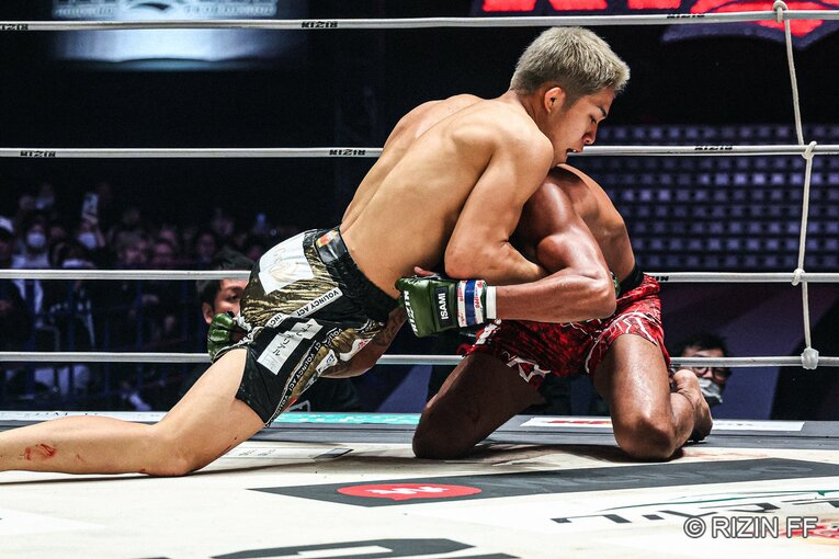 秋元強真vs.パッチー・ミックス　©RIZIN FF