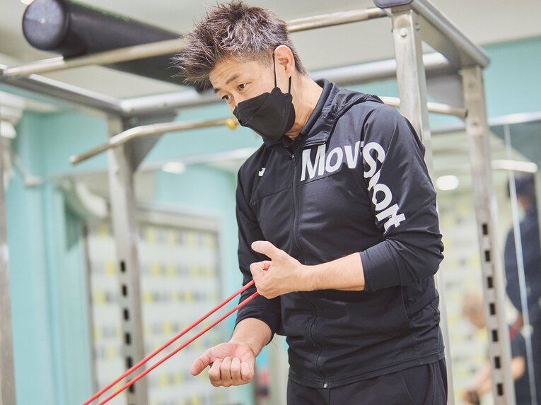 金田久美子を指導する宮川敦生トレーナー　©︎Taichi Chiba