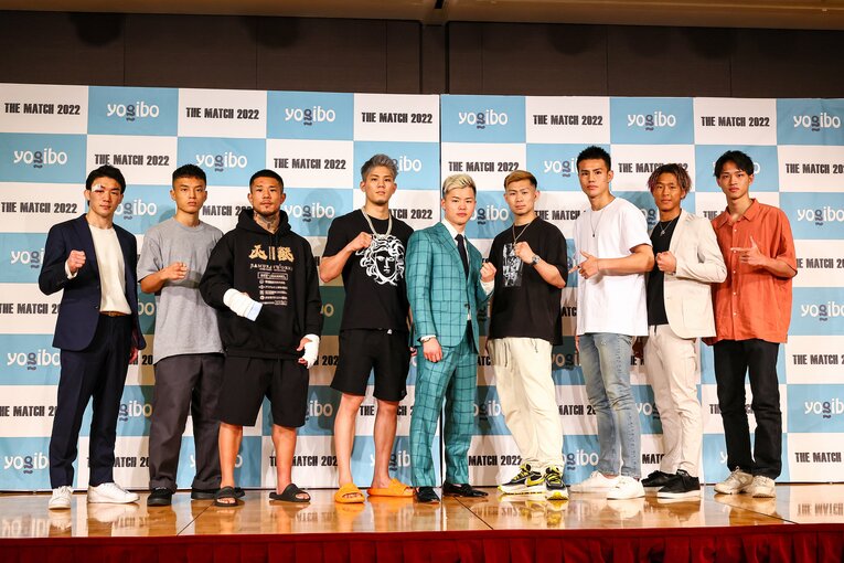 『THE MATCH 2022』に出場したRISEやシュートボクシングの選手たちとの集合写真　©THE MATCH 2022/Susumu Nagao